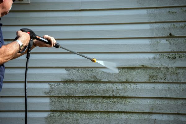 Cost of Vinyl Siding Power Washing in Charlottesville